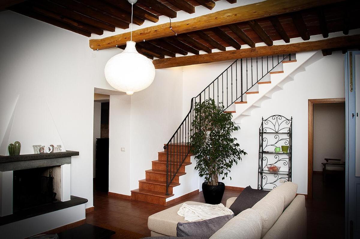 Ferienwohnung La Terrazza Del Vecchio Mulino SantʼAndrea di Compito Exterior foto