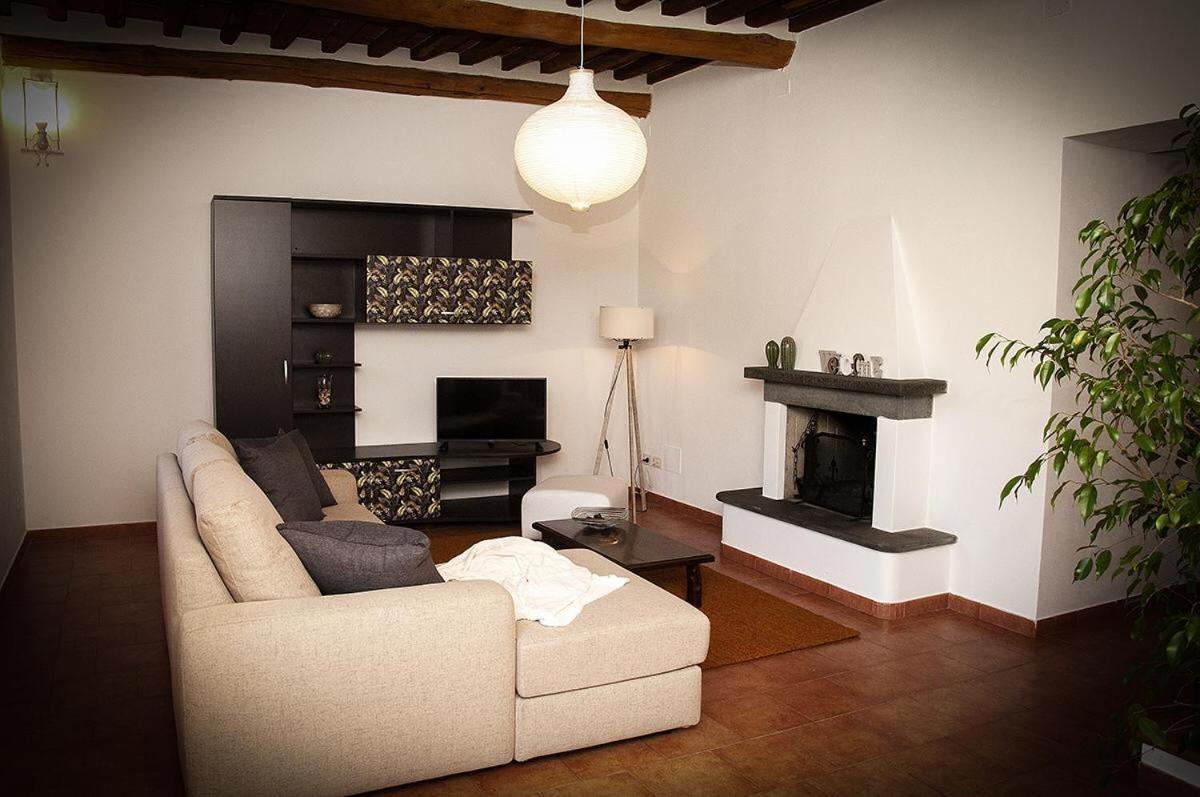 Ferienwohnung La Terrazza Del Vecchio Mulino SantʼAndrea di Compito Exterior foto